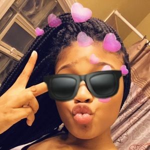 Meet your Posher, Teasia